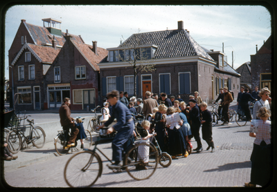 807841 Gezicht op de Turfwal te Spakenburg (gemeente Bunschoten).